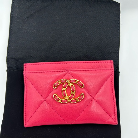 (SOLD) Chanel Lambskin Quilted Chanel 19 Card Holder Rose - Picture 13 of 16